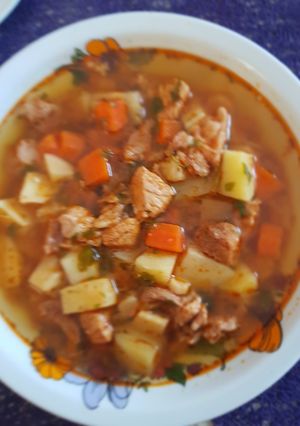 Gulyásleves gazdagon recept fotója