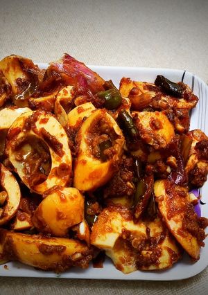 चायनीज चिली अंडा (chili anda recipe in marathi) रेसिपी चे मुख्य फोटो 