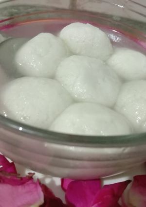 રસગુલ્લા (Rasgulla Recipe In Gujarati) રેસીપી મુખ્ય ફોટો