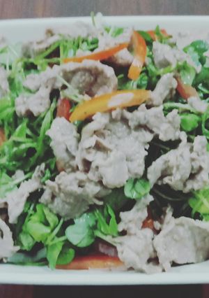 Hình của món Bò xào & salad cải mầm.