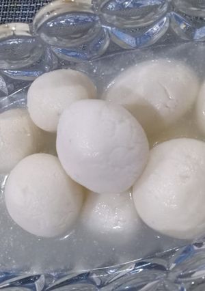 A picture of Chena Rasgoola.
