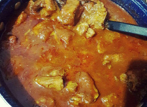 Una foto de Costilla de puerco en salsa roja