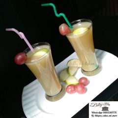 A picture of Apple and grapes juice.