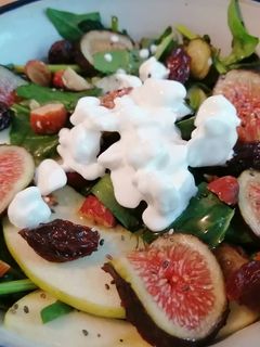 Una foto de Ensalada de higo y manzana
