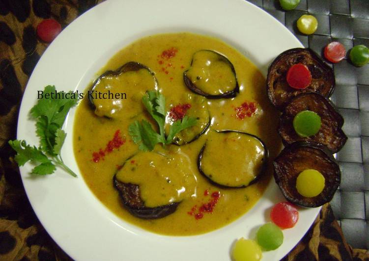 Achari Baingan Ki Kadhi