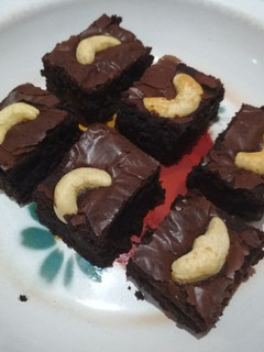 Foto resep Brownies (fudge, chewy, & shiny crust)