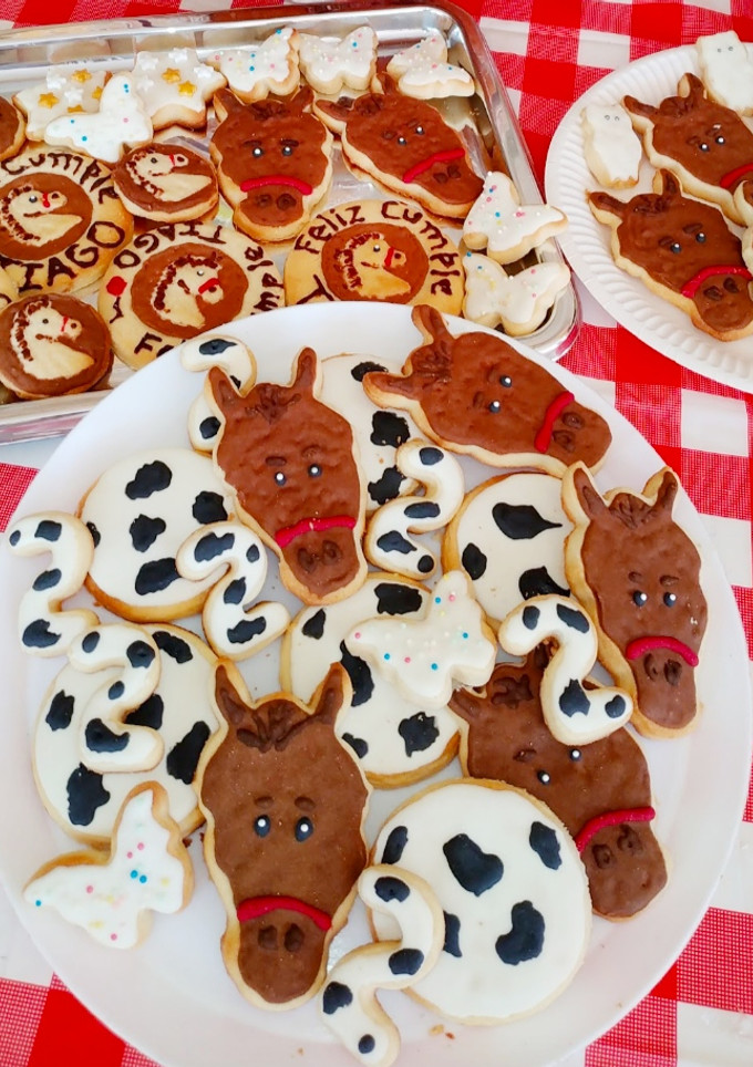 Una foto de Masa básica de galletas y glaseado clásico con trucos e ideas