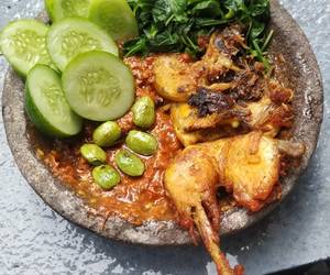 Praktis, Membuat Ayam penyet sambal terasi Nikmat Lezat