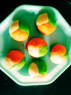 ત્રિરંગી બોલ્સ (Trirangi Balls Recipe In Gujarati) રેસીપી મુખ્ય ફોટો