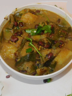 ஜுக்கினி அட்ஜுகி பீன்ஸ் கூட்டு(zucchini adzuki beans koottu recipe in tamil) செய்முறை முக்கிய புகைப்படம்