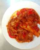 Filete de Merluza con pimiento rojo y cebolla