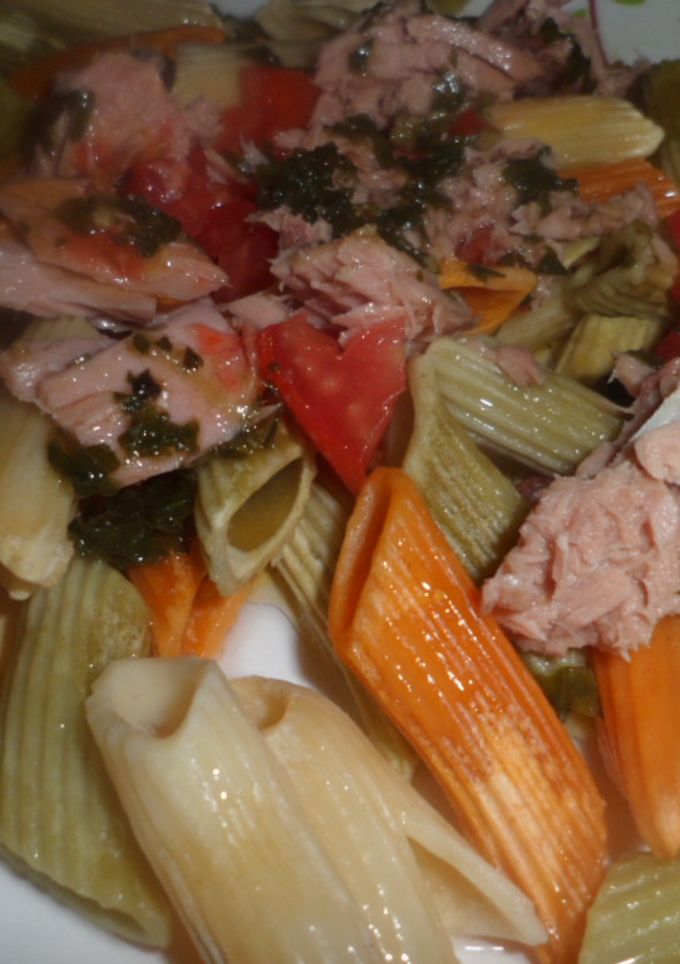 Una foto de Ensalada de pasta con atún