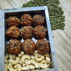 A picture of Dates dry fruits ladoo.