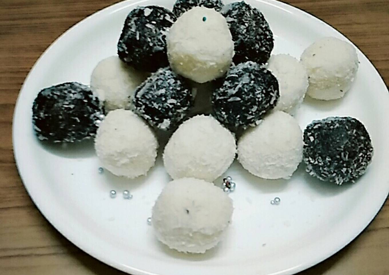 Chocolate coconut laddu