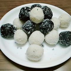 Chocolate coconut laddu A picture of Chocolate coconut laddu.