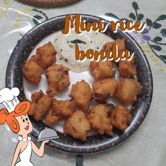 A picture of Mini rice bondas.