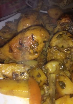 صورة لوصفة دجاج وخضر في الفرن