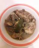 Pollo en salsa de champiñones en escabeche