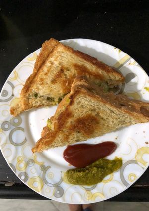 A picture of Corn and capscium sandwich.