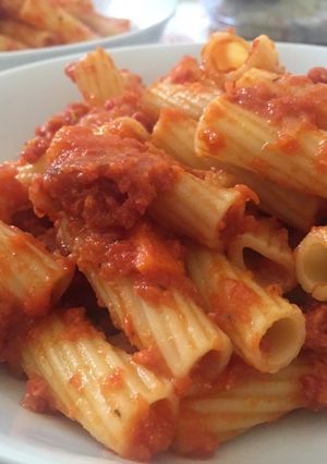 Foto principal de Rigatoni con chorizo y tomate