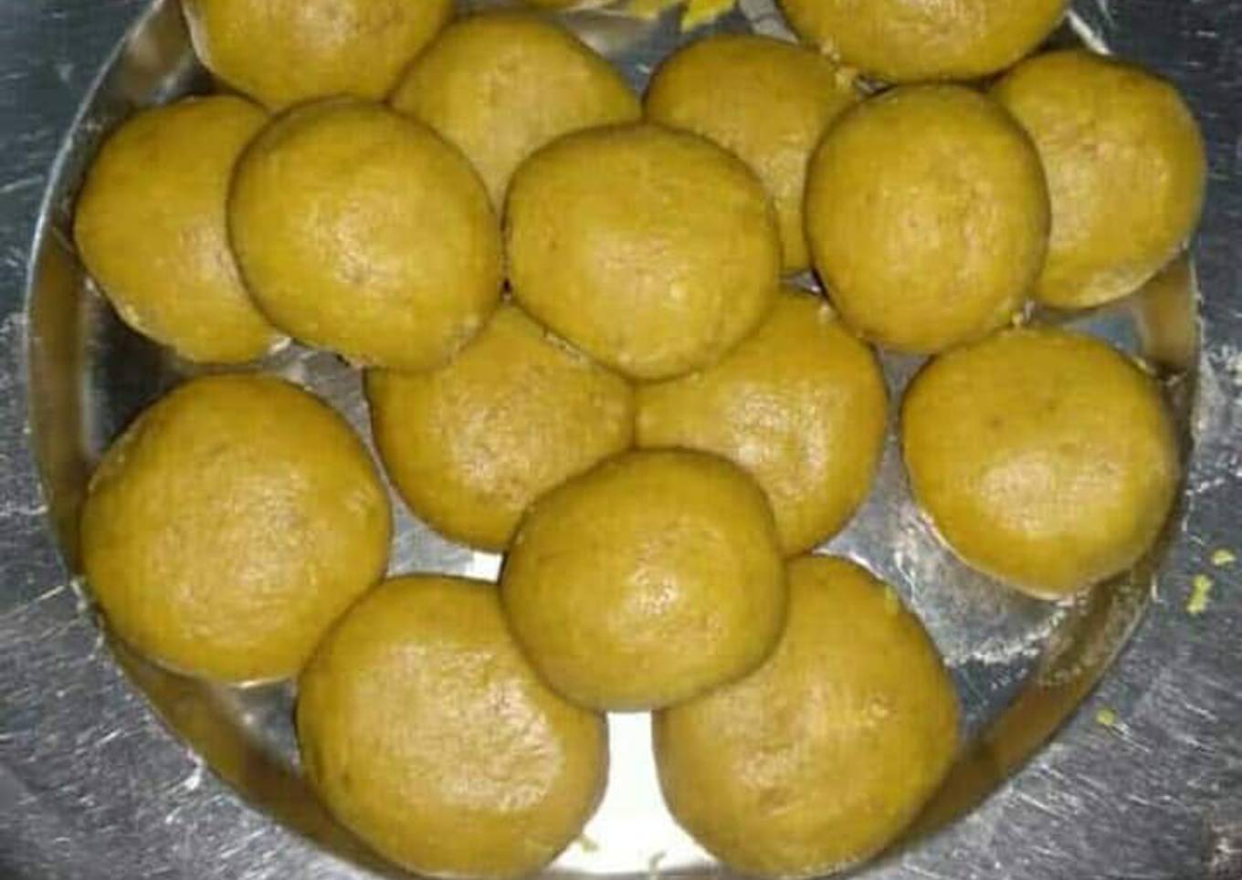 Besan laddoo