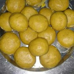 Besan laddoo A picture of Besan laddoo.