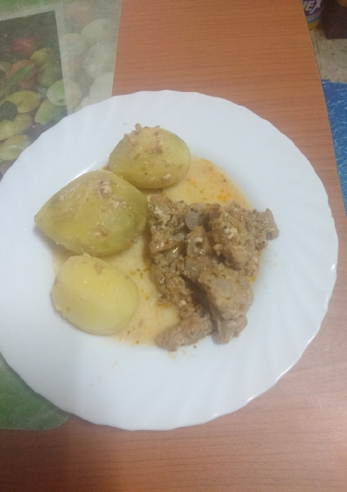 Una foto de Atún en adobo al horno con papas cocidas