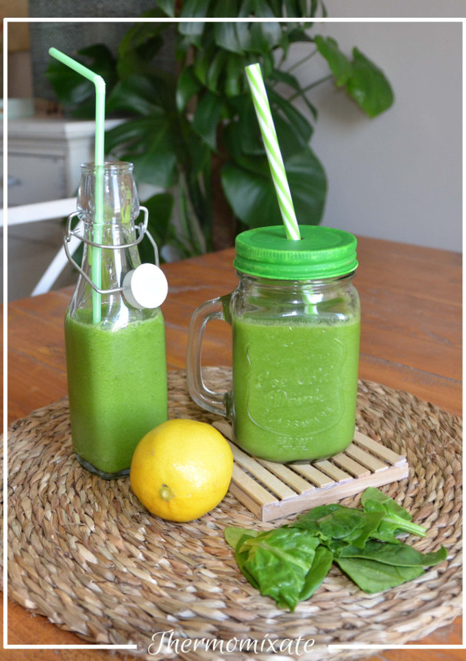 Una foto de Green smoothie/batido verde con Thermomix