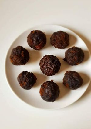 A picture of Beetroot Chocolate balls.