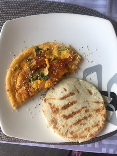 Una foto de Arepa de maíz con semillas de chía y linaza