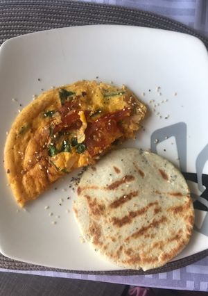 Una foto de Arepa de maíz con semillas de chía y linaza