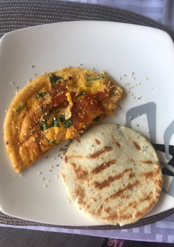 Una foto de Arepa de maíz con semillas de chía y linaza