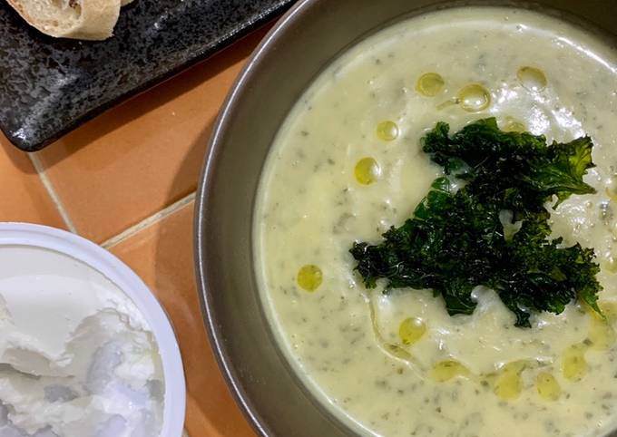 Recipe of Quick Roasted Cauliflower and Kale Soup