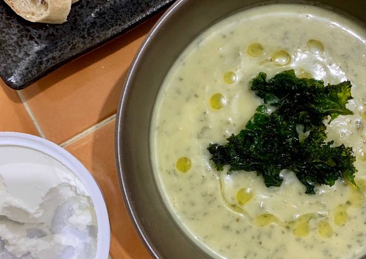 Homemade Roasted Cauliflower and Kale Soup