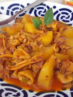 Una foto de Guiso de calamares con patatas