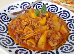 Foto principal de Guiso de calamares con patatas
