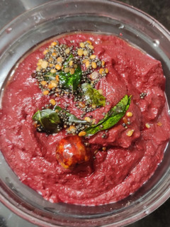 பீட்ரூட் பருப்பு சட்னி (Beetroot paruppu chutney recipe in tamil) செய்முறை முக்கிய புகைப்படம்