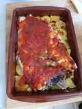Merluza con fritada y papas panaderas al horno