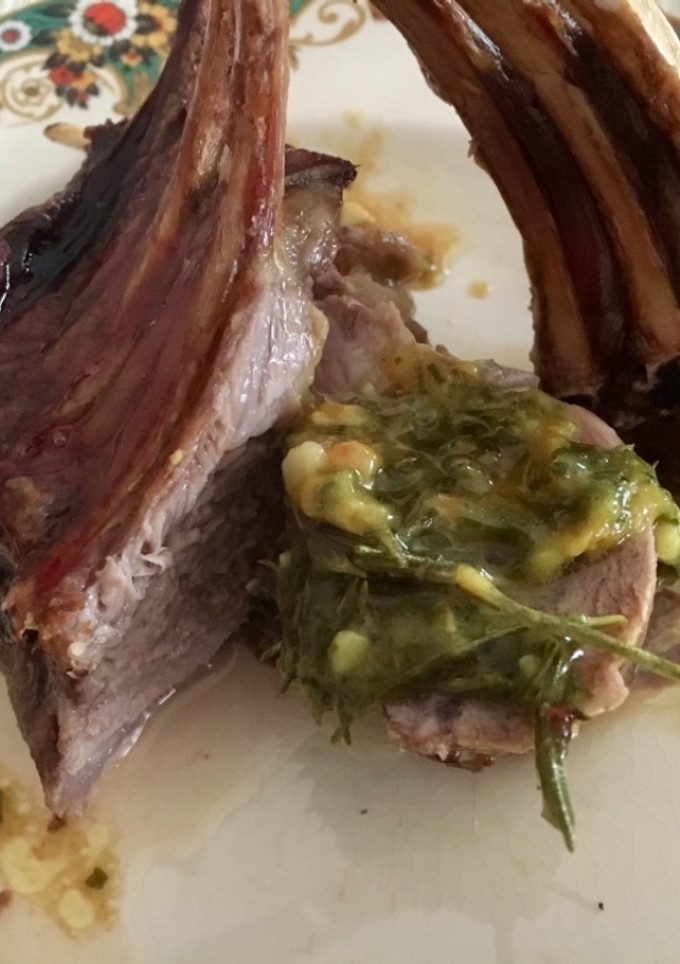 Una foto de Pascuas: Rack de cordero a la mostaza