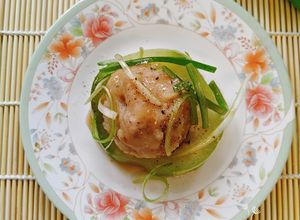 Hình của món Bầu hấp chả cá sốt dầu hào.