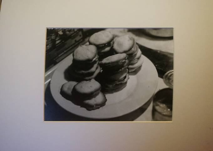 Caramel Cookies (Chilean Alfajores)