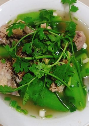 Hình của món Canh gà nấu mướp hương.