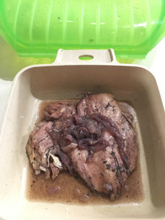 Una foto de Pollo al Tinto(Lekue)
