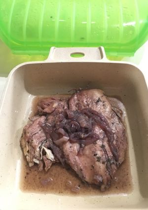 Una foto de Pollo al Tinto(Lekue)