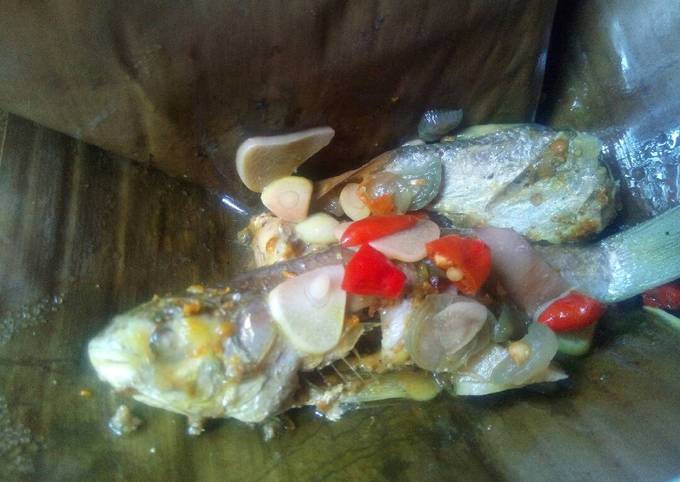 Ikan Belanak Kukus Daun Pisang foto resep utama