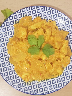 Una foto de Pollo al curry amarillo