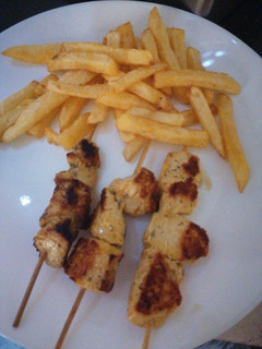 Una foto de Pinchos morunos de pollo