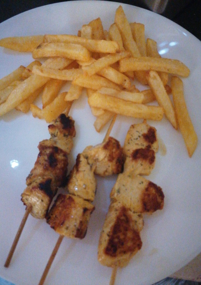 Una foto de Pinchos morunos de pollo