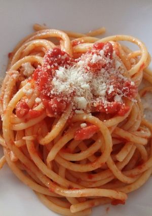 A picture of Bucatini all'amatriciana.