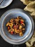 Orecchiette con filetti di alici pomodorini e olive